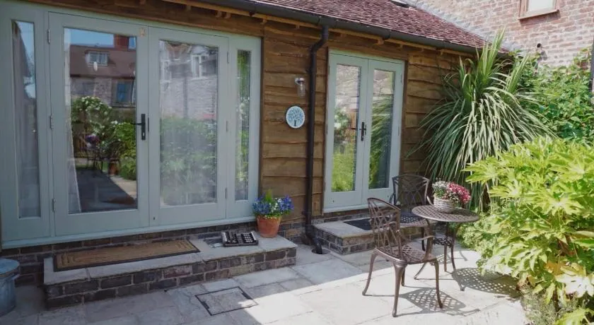Nest Holiday Hideaway Wren Cottage-Beautiful Location in the Long Mynd Area of Outstanding Natural Beauty- WHIRLPOOL JACUZZI BATH! - Image 1