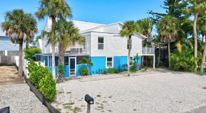 Charming Fort Myers Beach House - Image 1