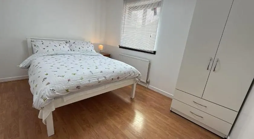 10a Saint Marys Road - Image 1