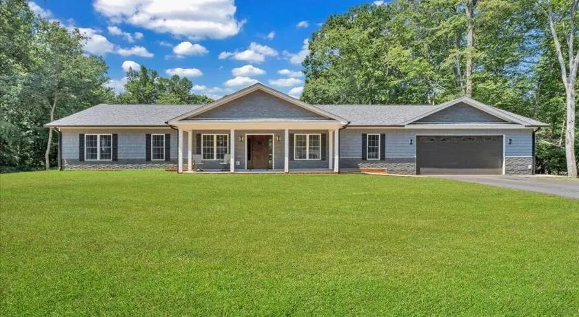 Lakeview Village East - Community Pool, Tennis & Boat Ramp! - Image 1