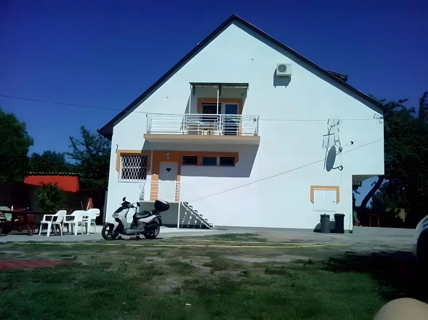 Famvarga Apartmanház - Image 1