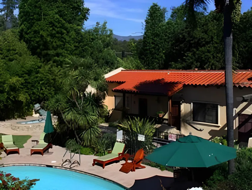 Blue Iguana Inn - Image 1