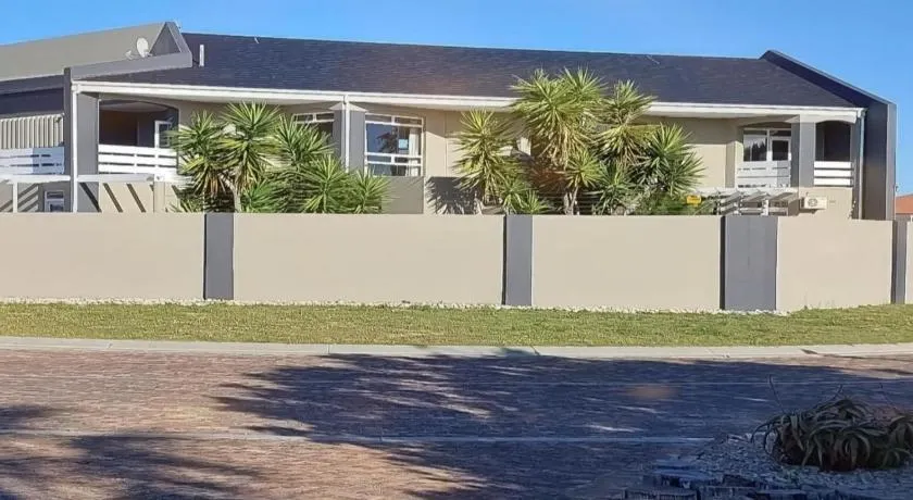 Beachwood Inn Melkbosstrand - Image 1