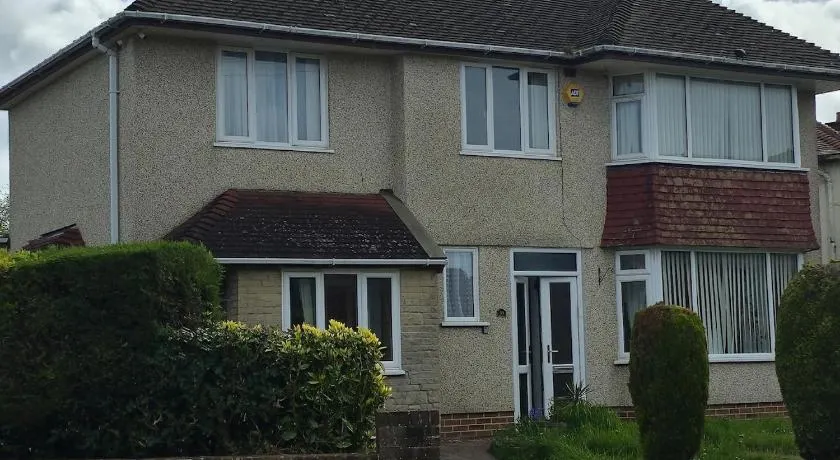 Jusdor Six bed Lovely Home in Filton - Image 1