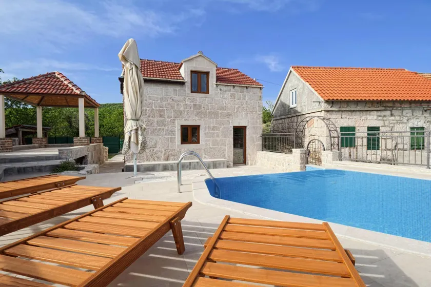Stone House in Makarska With Pool & Mountain View - Image 1