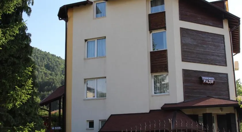 Къща за гости Ради - Image 1