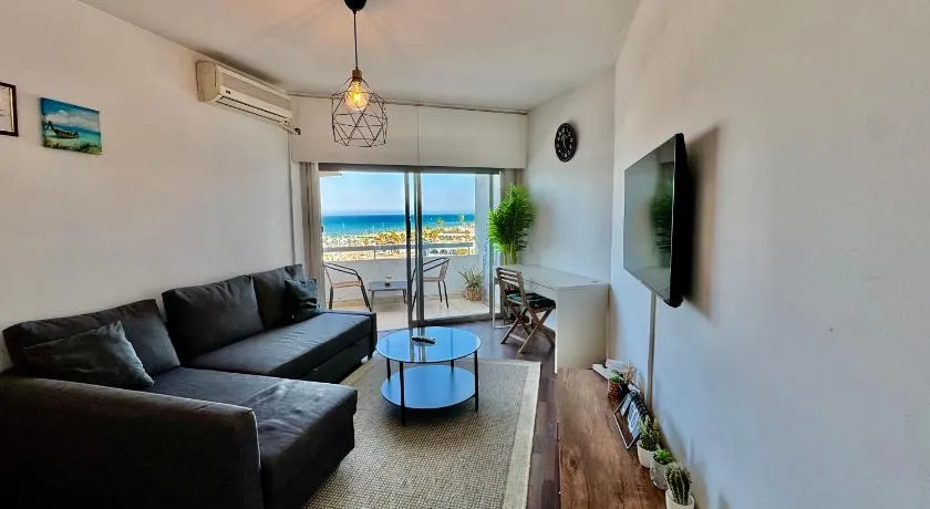 Sea View 1BR With Pool Access - Image 1