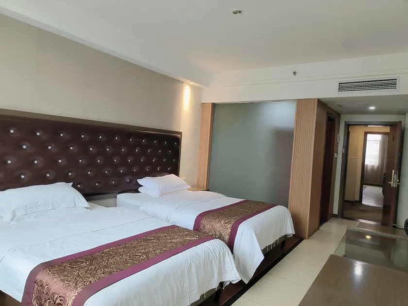 Roman Holiday Hotel - Image 1