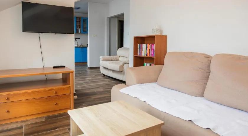 Bay View Apartment - Image 1