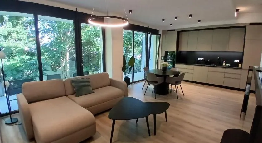 Fenyvesliget Apartmanok - Image 1
