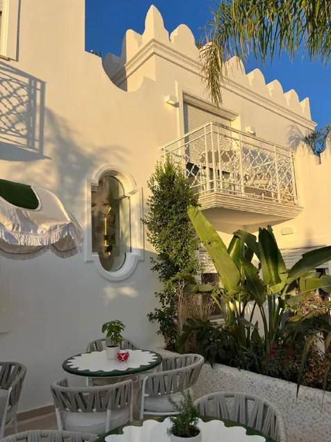 Lussi Capri - Image 1