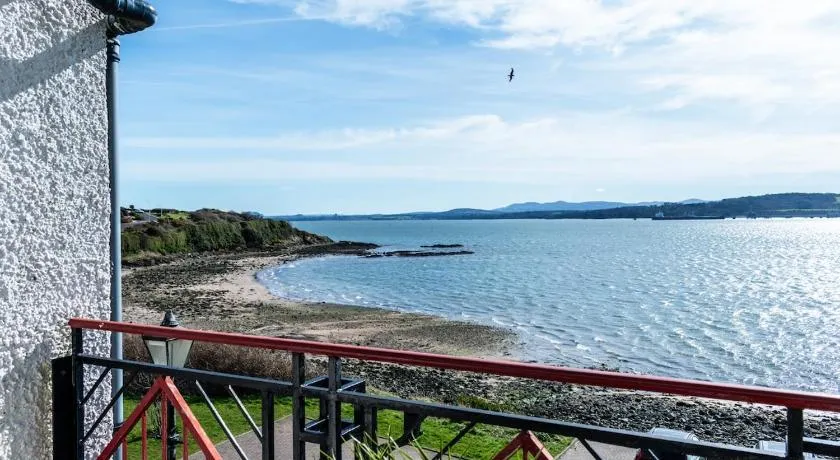 Penthouse River View near Edinburgh - Image 1
