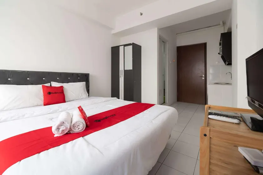 RedLiving Apartemen Gunung Putri Square - Sansan Room - Image 1