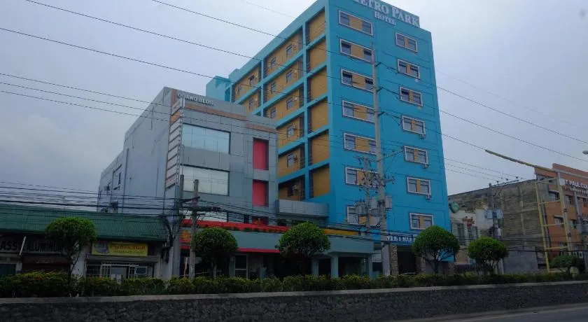 Metro Park Hotel Mandaue - Image 1
