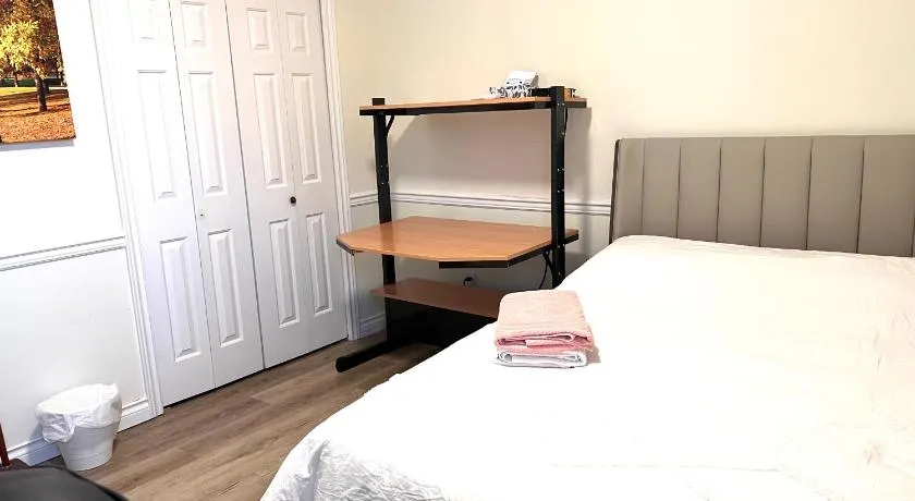 Private 2BR, 1BA with shared Kitchen in a House, Free Parking, 15 Min YVR - Image 1