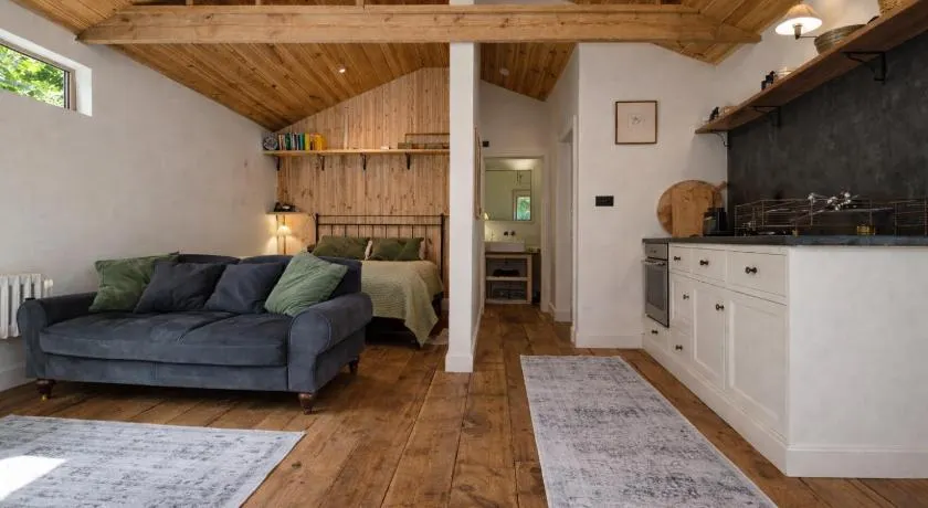 A Somerset Countryside Lodge - Image 1
