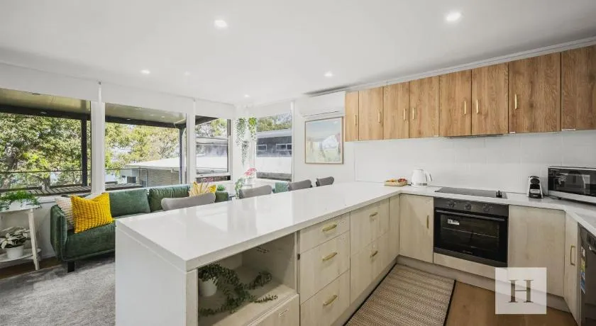 Sunset Shore Retreat - Image 1