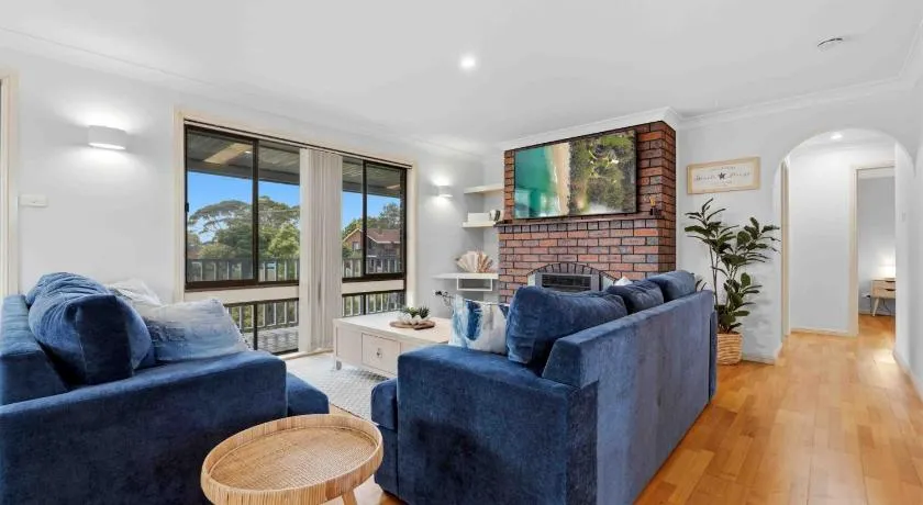 Berry Beach House - Spacious Dual Living Retreat in Vincentia - Image 1