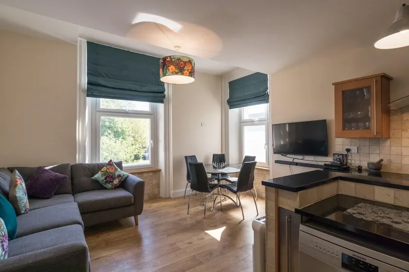 Kingsway Apartment - Image 1