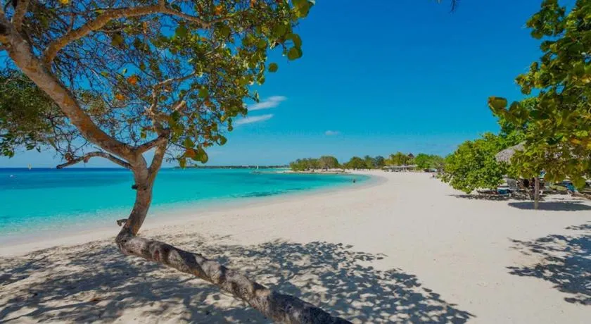Jamaica Coastal Getaway - Image 1