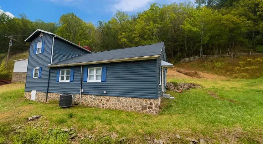 37-Acre Private Cabin Retreat near Shenandoah - Image 1