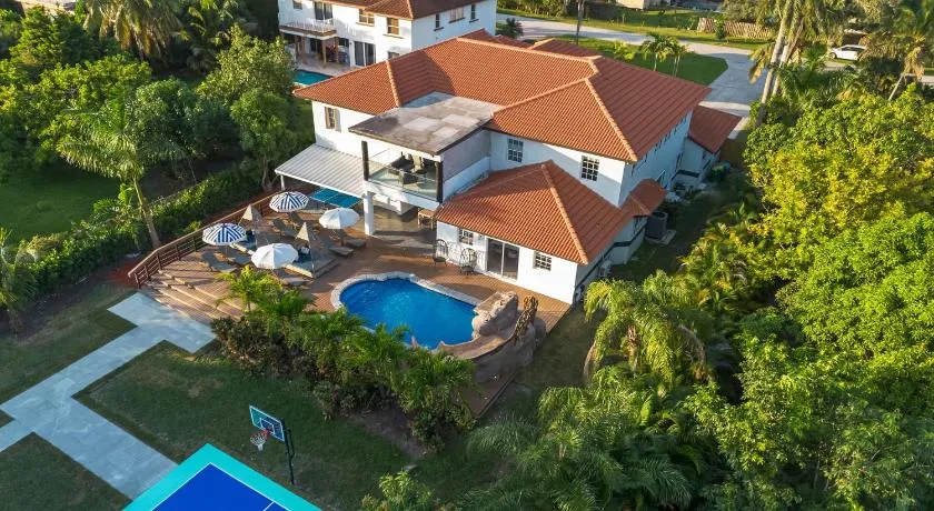 Glam Manor 7,000 Ft Mansion with Waterslide Spa - Image 1