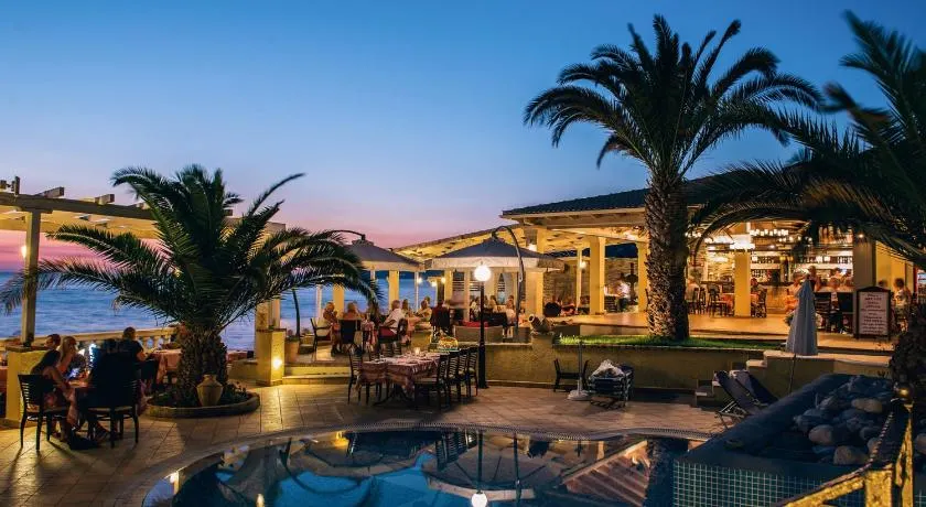 Sea Breeze Hotel & Apartments - Image 1