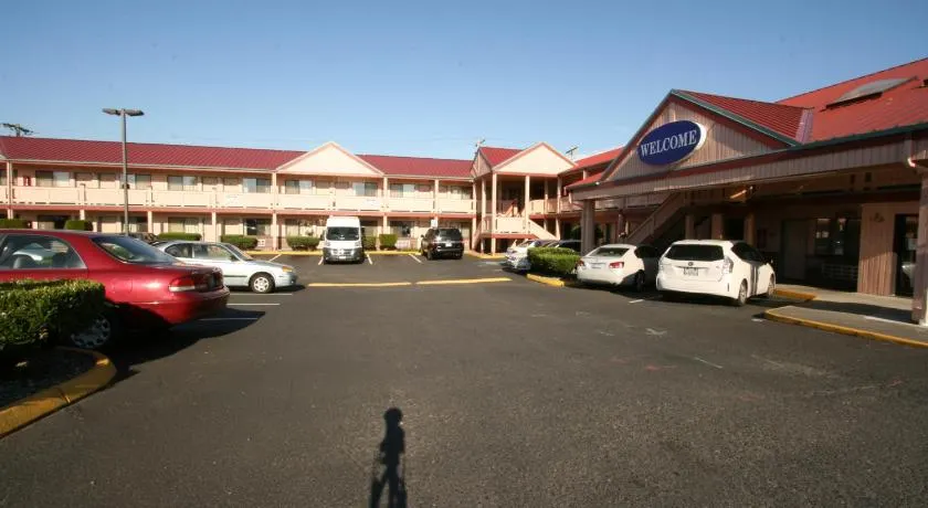 Welcome Everett Inn - Image 1