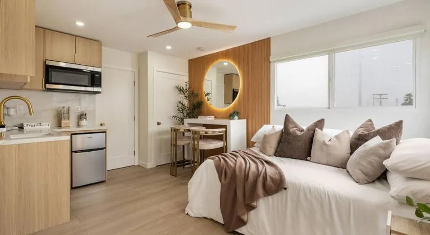 Modern Coastal Studio with Balcony and Parking - Image 1