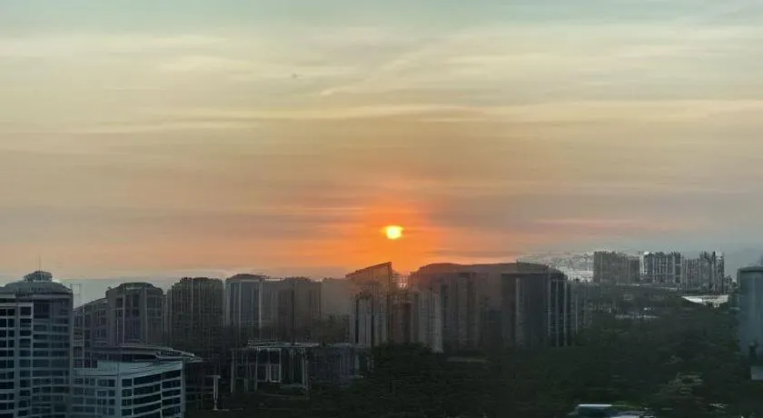 Flat com VISTA de CINEMA para Praia da BARRA da Tijuca - 5 min da PRAIA - Ar Condicionado, Portaria 24h, Wi-Fi 500 Mbps, Piscina, Academia, Sauna, Quadra de Tênis - Image 1