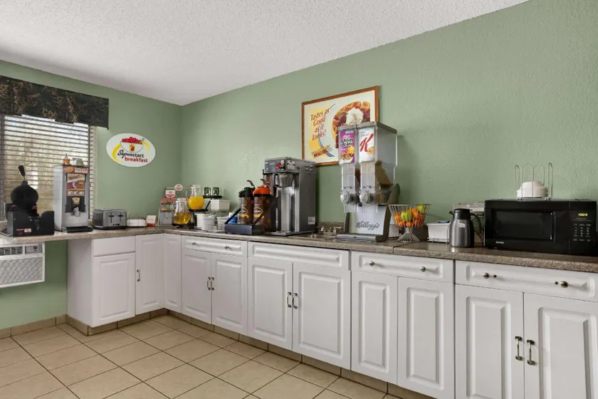 Quality Inn Jackson MI - Image 1