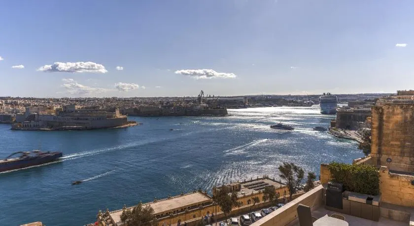 HARBOUR VIEW - Large 2BR Apartment - Image 1