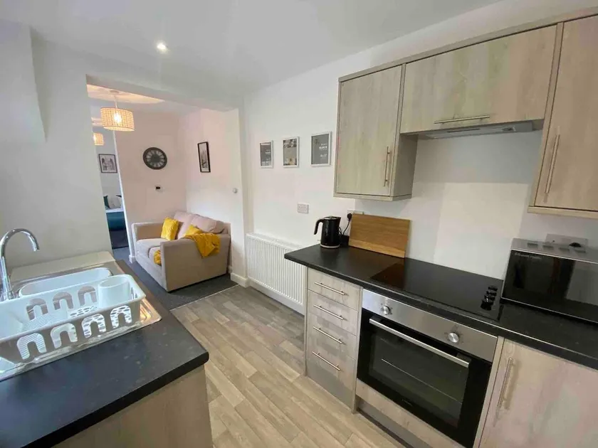 Cozy Self-Contained Suite with Own Entrance - Image 1