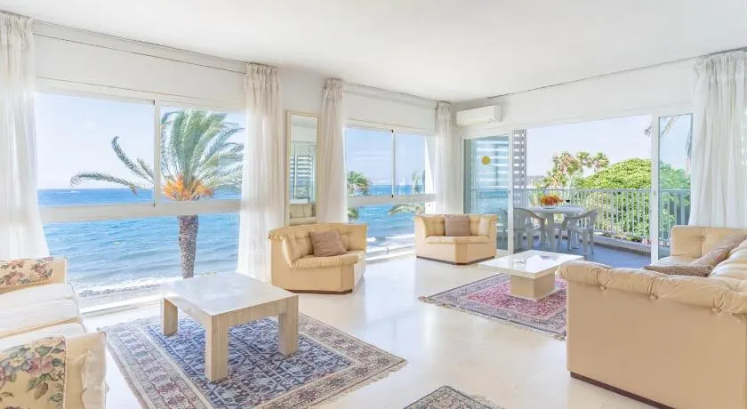 Lovely beachfront apartment Puerto Banus Marbella - Image 1