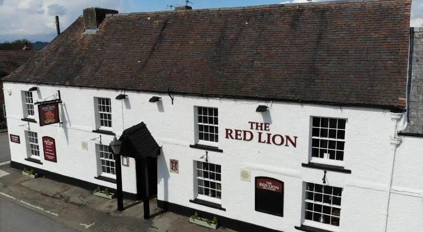 The Red Lion Arlingham - Image 1