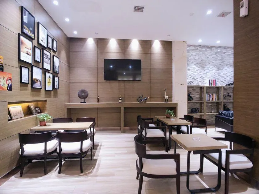 Boman Hotel - Image 1