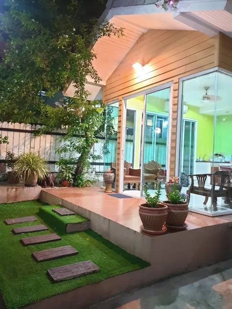 Papermoon Guesthouse - Image 1