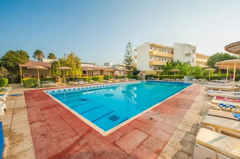 Pyli Bay Hotel - Image 1