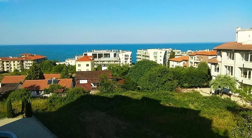 Прекрасный апартамент с видом на море и бассейном - Image 1
