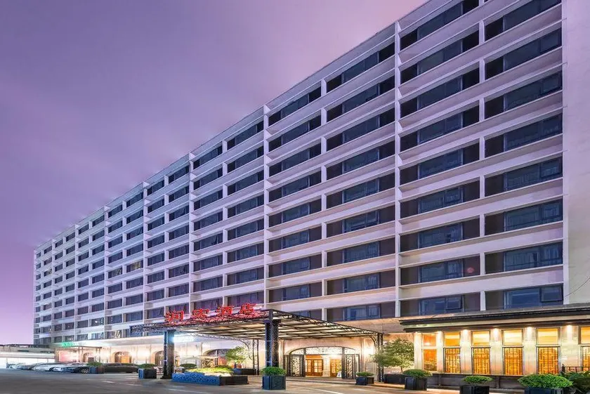 Runhome Hotel - Image 1
