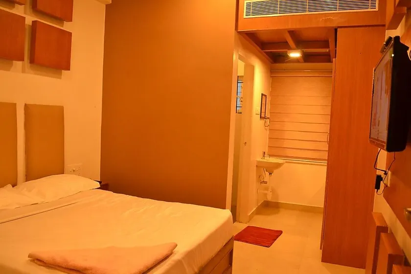 Hotel Shree Deiva - Image 1