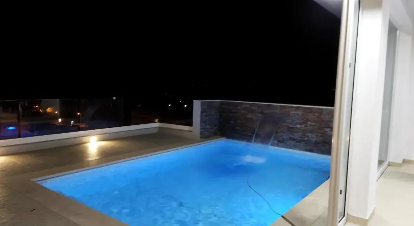 Duplex penthouse with swimming pool - Image 1