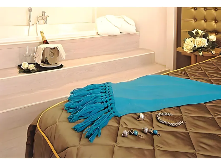 M Glamour Hotel - Image 1