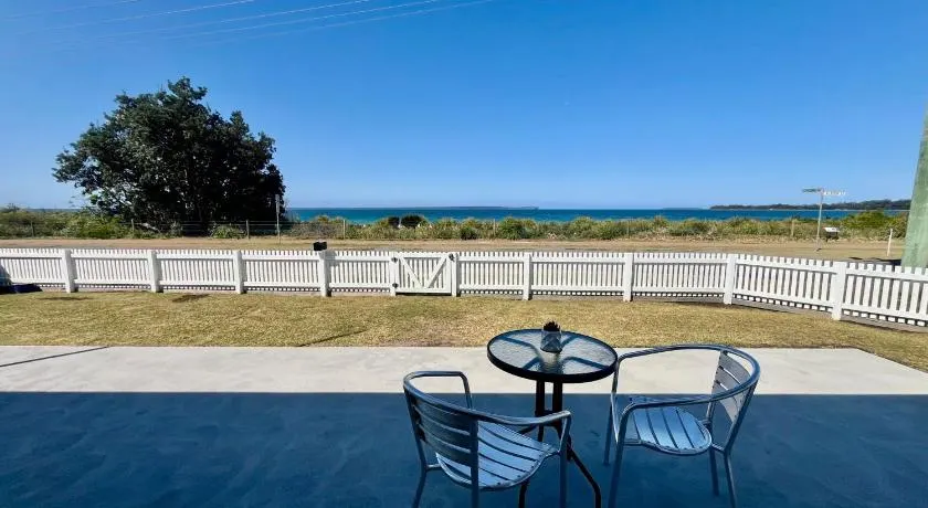 Sandy Shores Vincentia Across the Road from the Beach! Linen Not Provided - Image 1