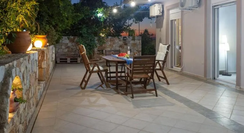 Casa Anthea 3 Bedroom Apartment With Garden - Image 1