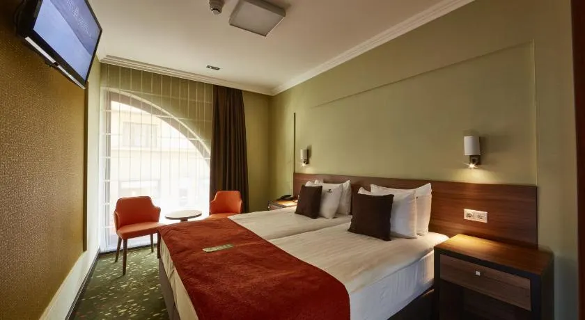 Budget Hotel Victoria - Image 1