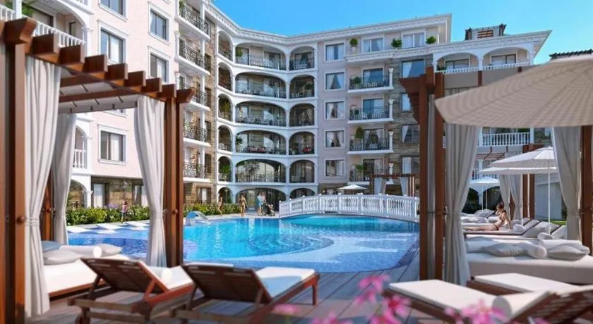 Purple Rose Apartment Valencia Gardens - Image 1
