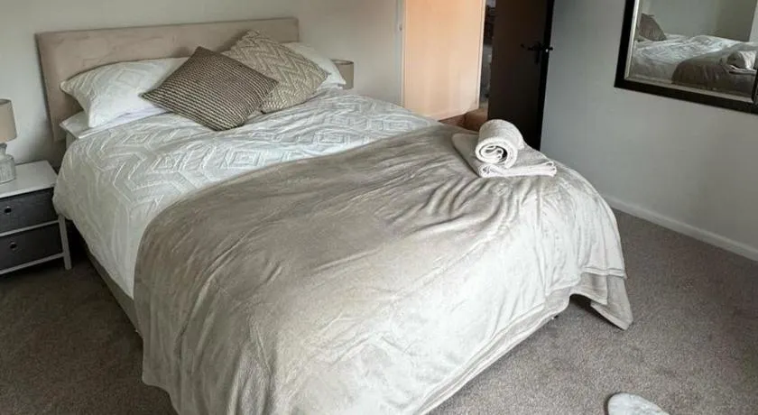 Cottage - Sleeps 4 - Pets Ok - Patio - Parking - Image 1