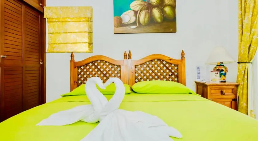 Playacar - Superior Budget Room With Swimming Pool Air Conditioning and Parking - Image 1