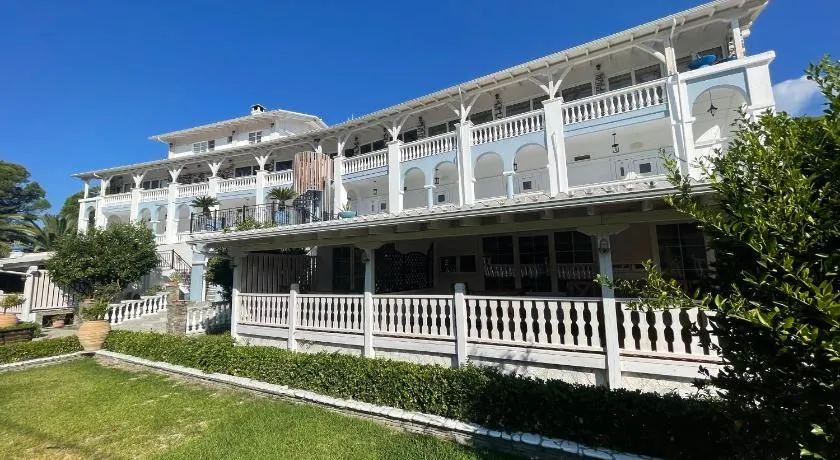 Diaporos Hotel - Image 1